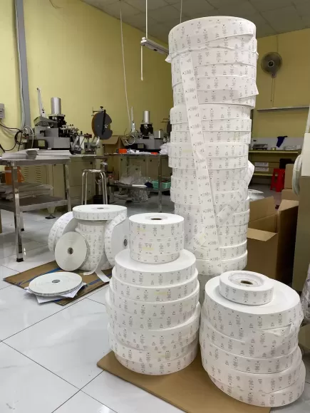 Tag Treo Tem Nhãn May Mặc – Giải Pháp Nhận Diện Thương Hiệu Hiệu Quả Cho Doanh Nghiệp Thời Trang