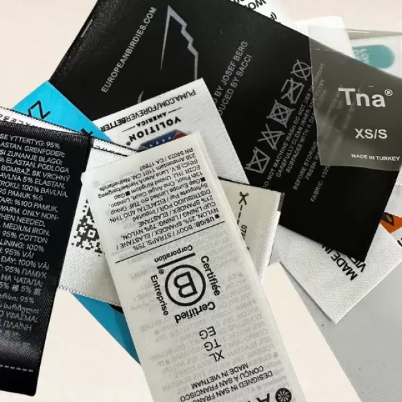 Tag Treo Tem Nhãn May Mặc – Giải Pháp Nhận Diện Thương Hiệu Hiệu Quả Cho Doanh Nghiệp Thời Trang