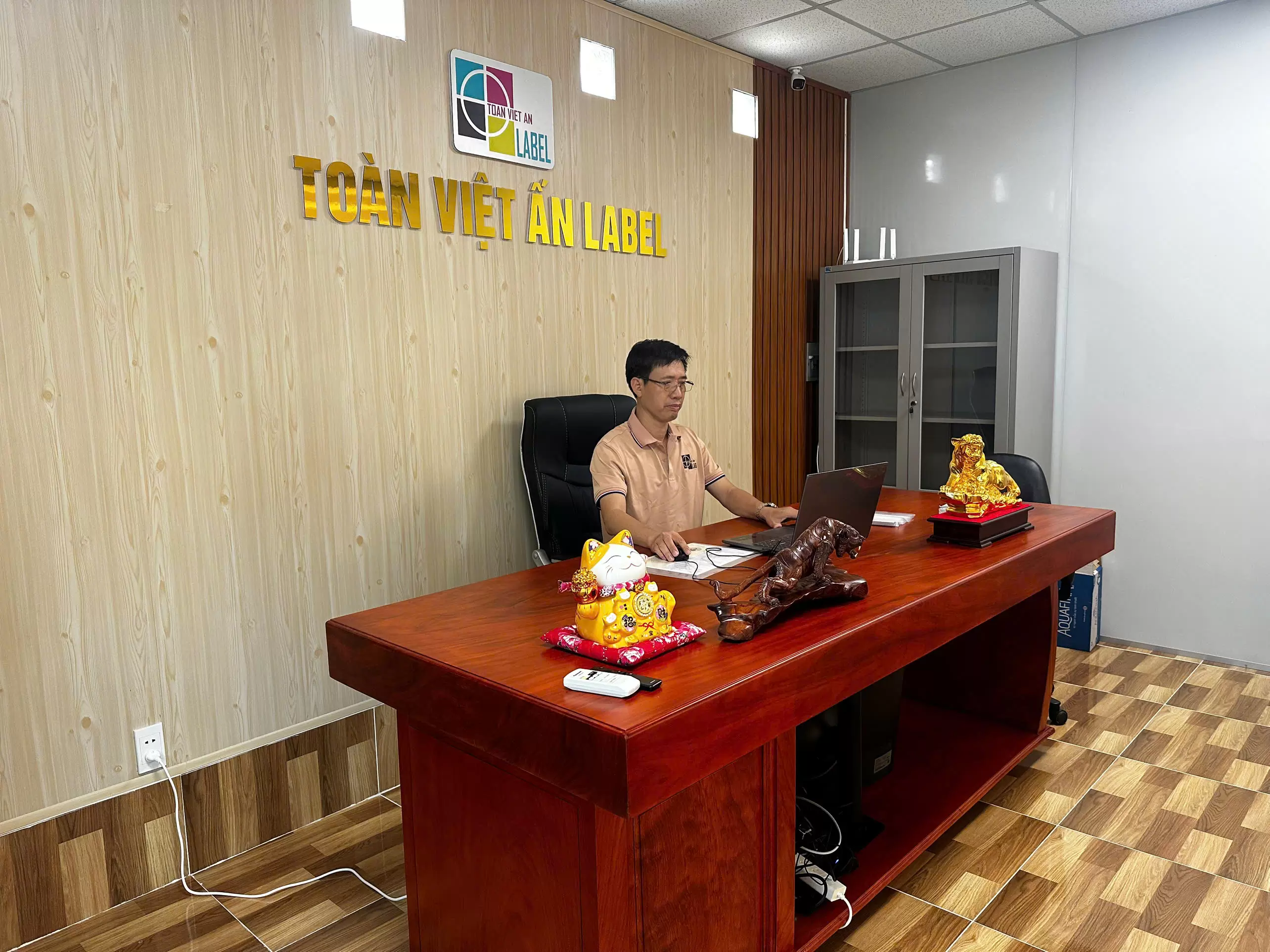 TOÀN VIỆT ẤN LABEL